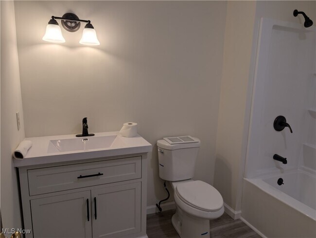 Building Photo - 595 Dayton St