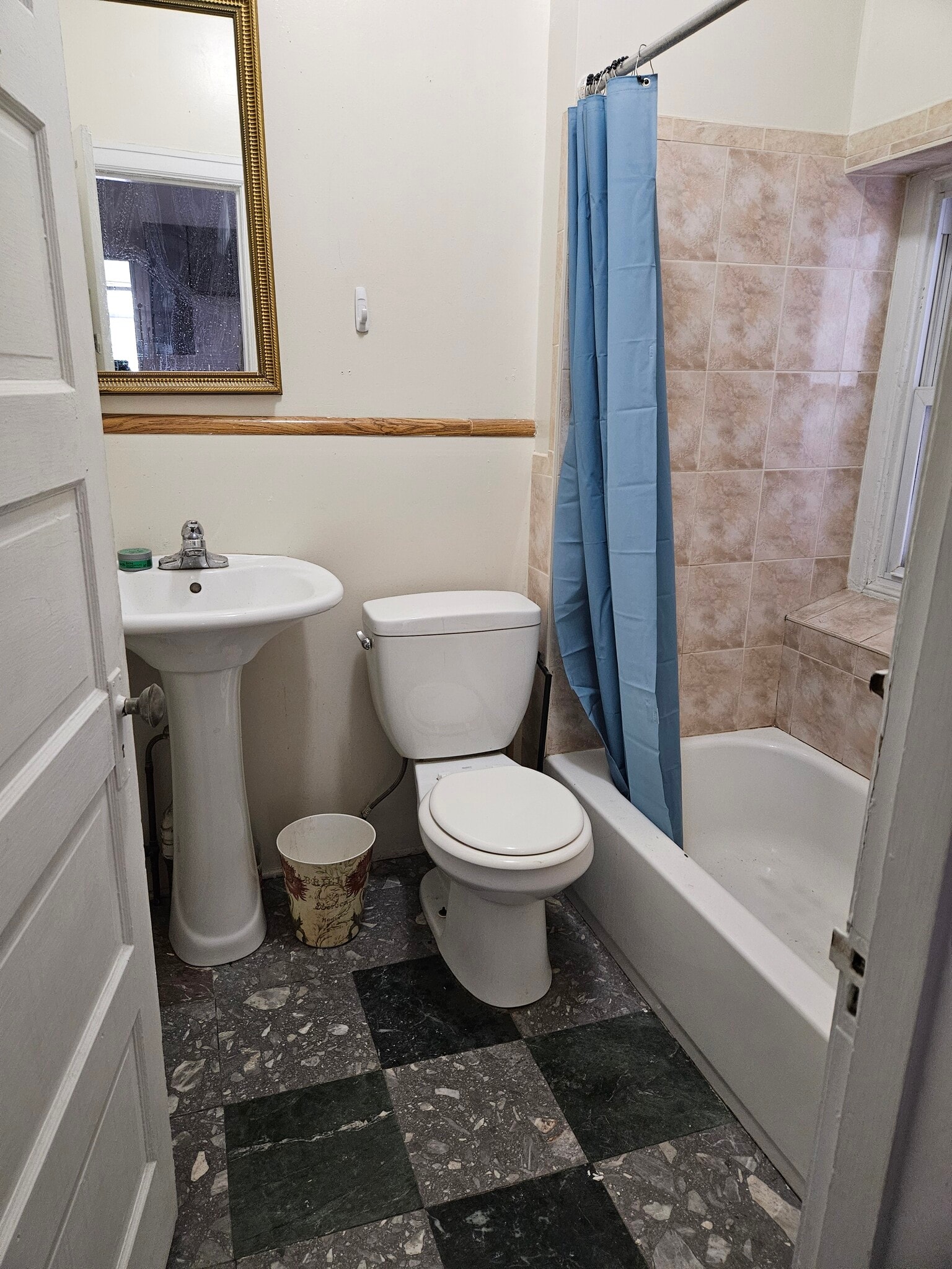 Building Photo - 4111 Pine St