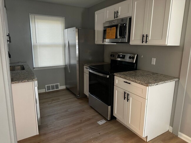 Building Photo - 2 Bedroom Home In Oak Park