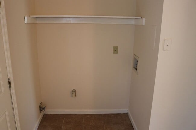 Building Photo - 3727 Willow Creek Rd