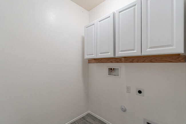 Building Photo - Gladden Farms Home