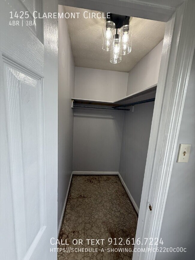 Building Photo - 1425 Claremont Cir