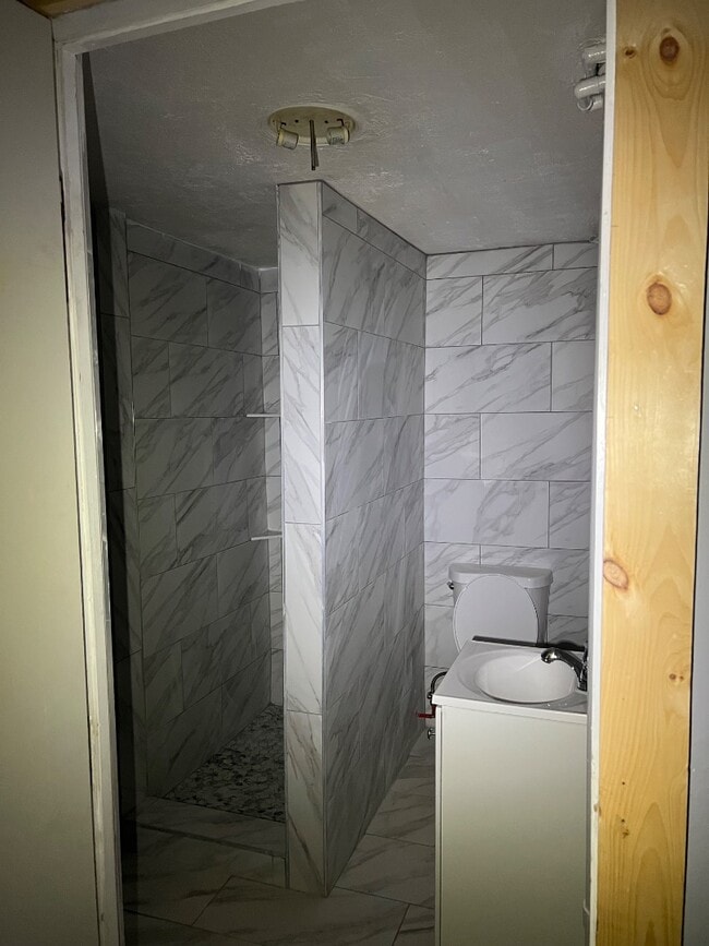 Building Photo - 501 E Ave G