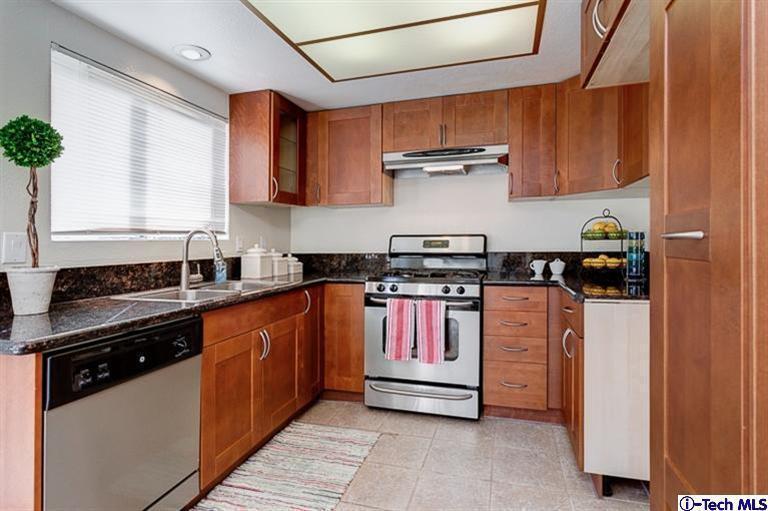 Building Photo - 205 Violet Ave