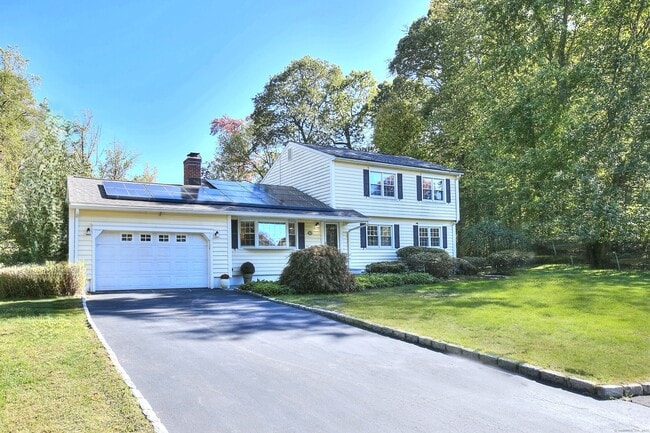 Primary Photo - 19 Woodchuck Ct