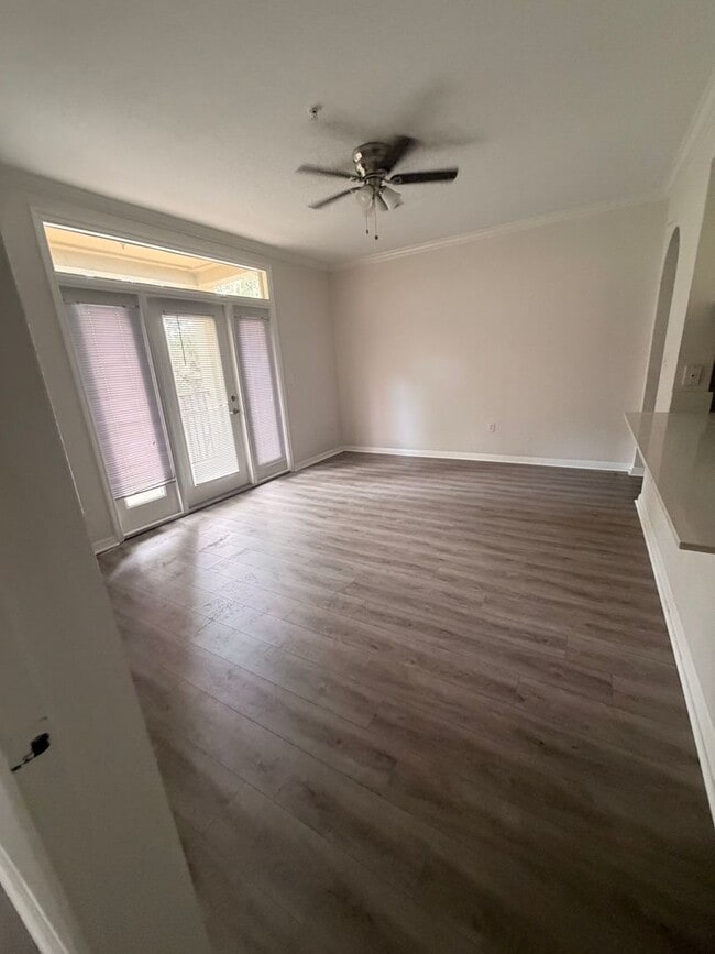 Building Photo - Newly Renovated Downtown 2 BDRM Condo