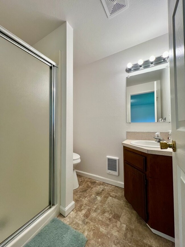 Building Photo - (#738) Duplex Near Squaxin Park - Water/Se...