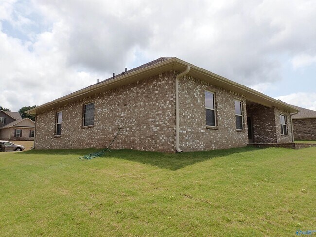 Building Photo - 29635 Laura Ridge Dr NW