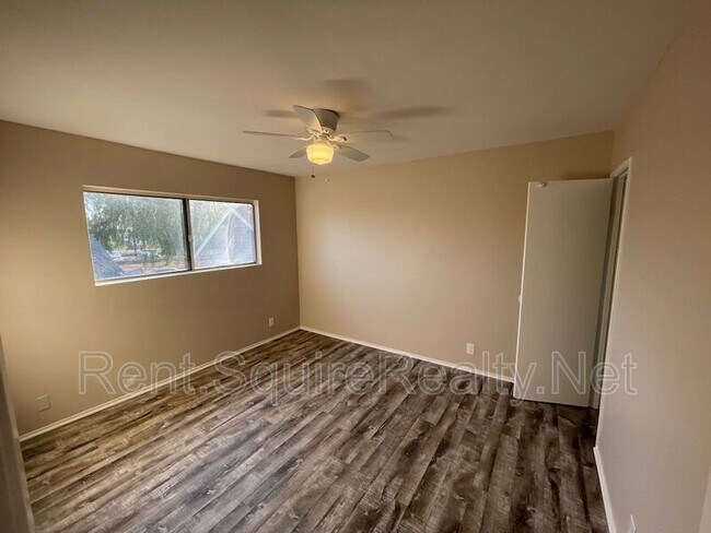 Building Photo - 537.5 W Crescent Dr