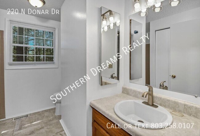 Building Photo - 220 N Donar Dr