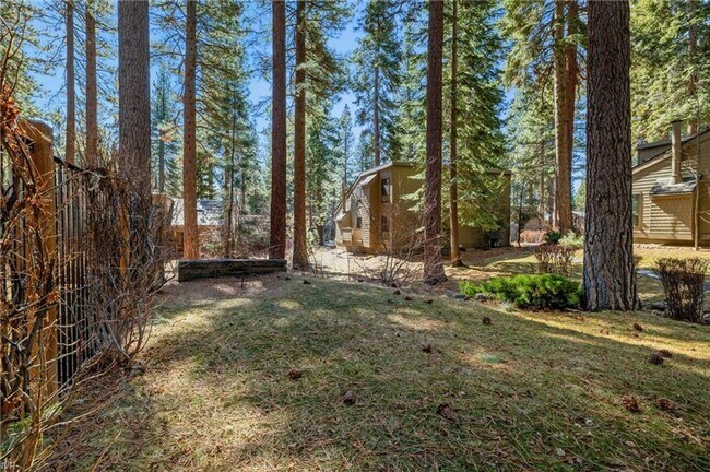 Building Photo - Great location in Incline Village