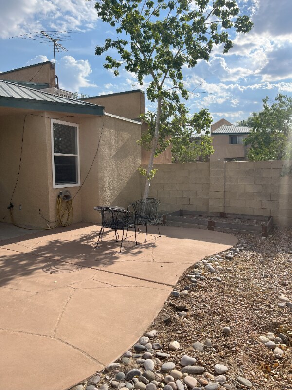 Building Photo - 5604 Del Oeste Rd