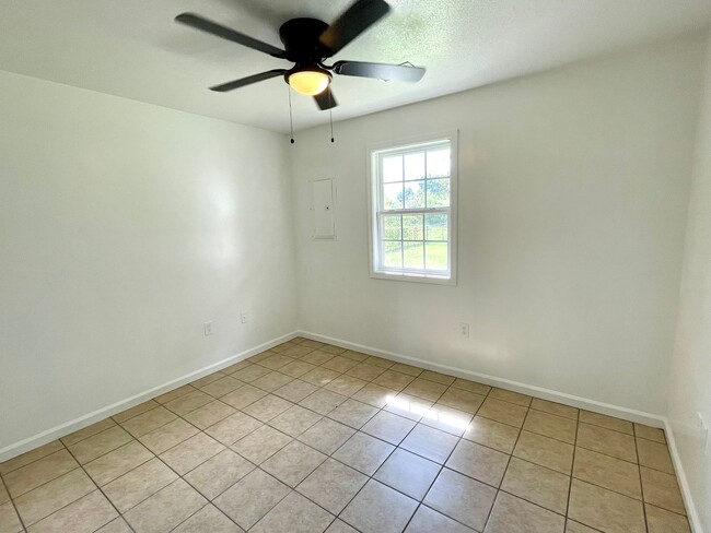 Building Photo - 2 BED / 1 Bath Apartment in Truman.  READY...