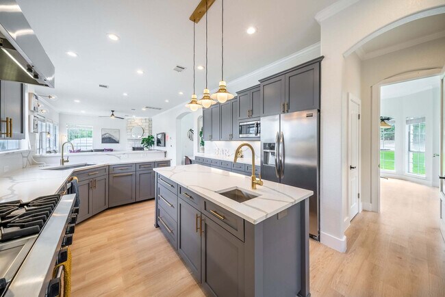 Building Photo - 8902 Feather Hill Rd