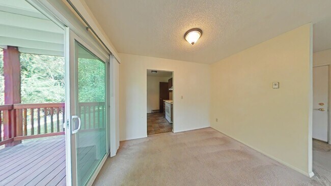 Building Photo - 2Bed 1Bath with Carport! Walk to MSU