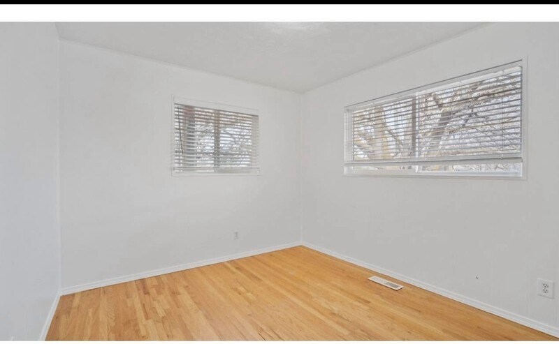 Building Photo - 446 E Mountain View Dr