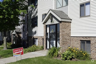 Building Photo - Longmeadow Apartments