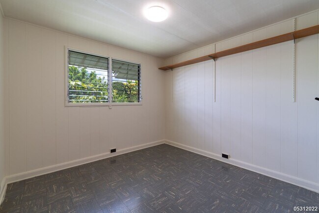 Building Photo - IMMACULATE AND CLEAN 3BR/1.5BA WITH 2 BONU...
