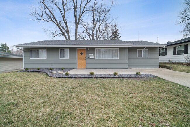 Building Photo - 1105 Julienne Dr