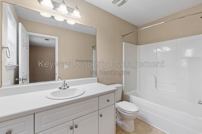 Building Photo - 6107 Village W Ln