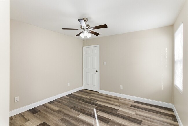 Building Photo - 109 N Cruze St