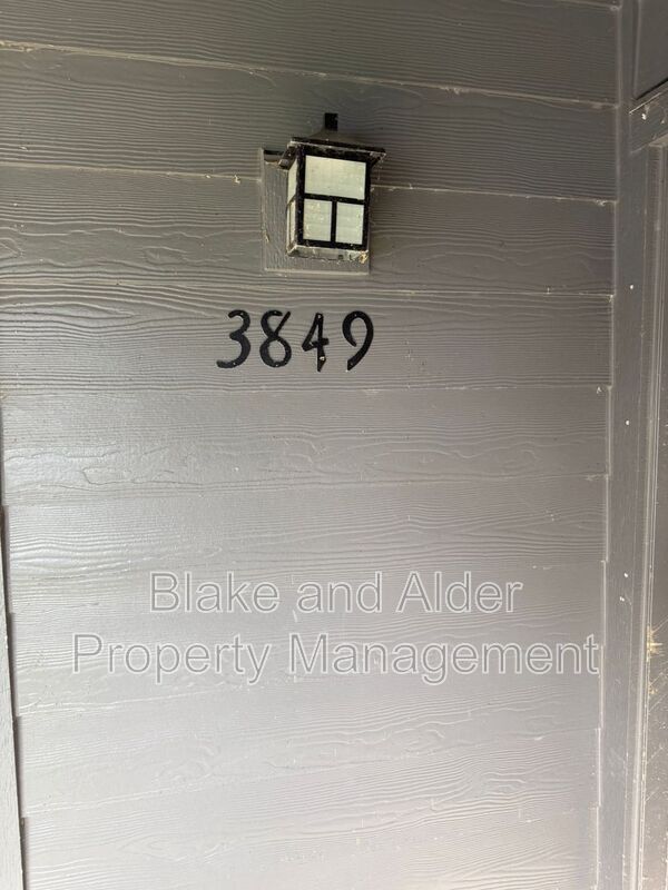 Building Photo - 3849 NE 152nd Ave