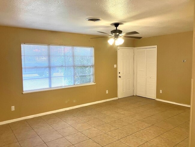 Building Photo - 1112 Northwood Dr