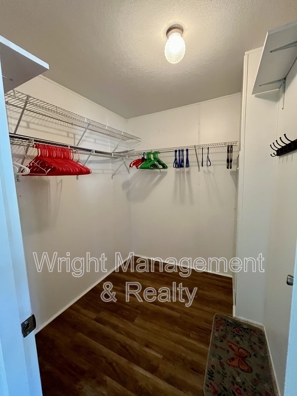 Building Photo - 38055 Woodgate Ln