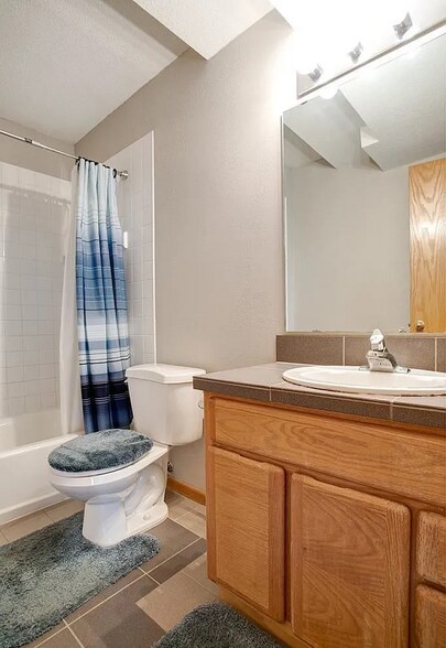 Building Photo - 644 Brockton Curv