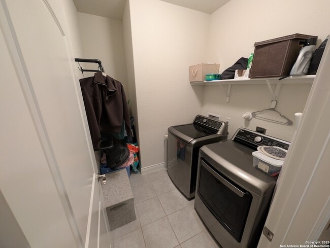 Building Photo - 7631 Pecos Rdg