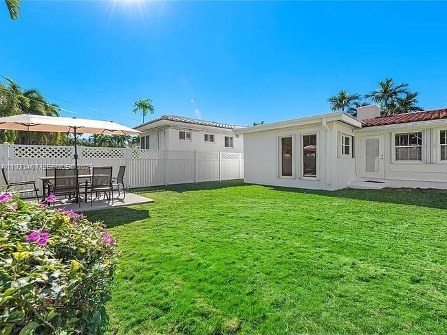 Building Photo - 5371 N Bay Rd