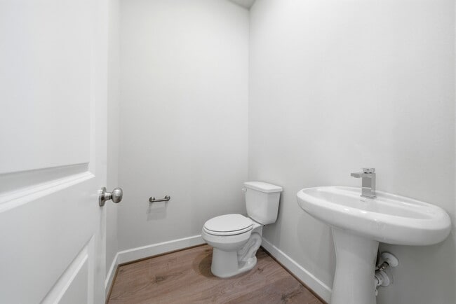 Building Photo - 3073 Hicks St