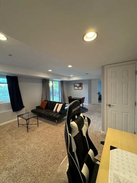 Building Photo - 5494 S Picadilly St