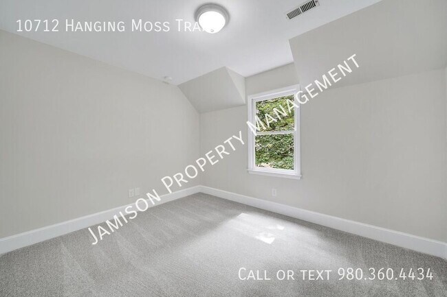 Building Photo - 10712 Hanging Moss Trail