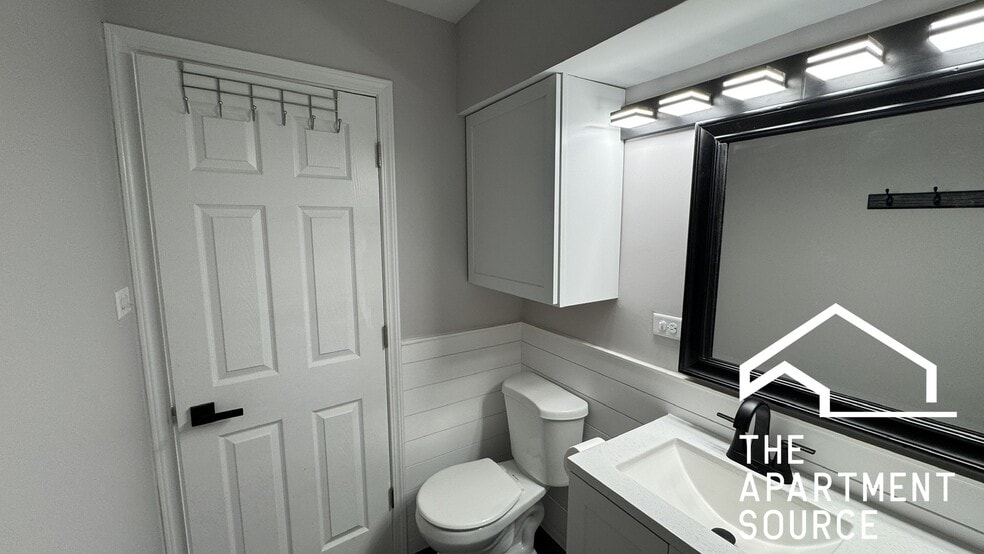 Building Photo - 5536 W Windsor Ave