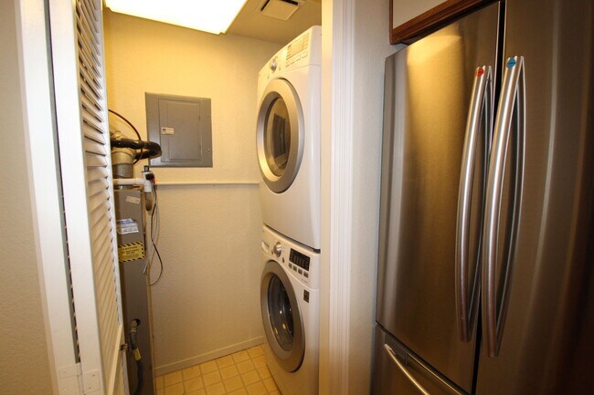 Building Photo - Alamo, Beautiful 1 bedroom 1 bath plus lof...