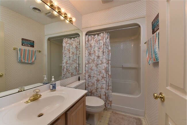 Building Photo - "Charming 2-Bed, 2-Bath Townhouse Retreat with 1,251 Sq Ft of Comfort in Wilmington!"