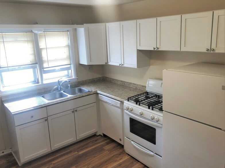 Building Photo - 401 Palomino Ln