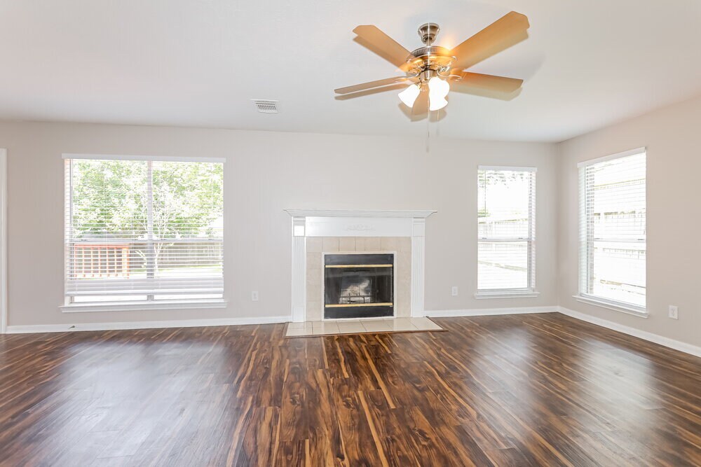 Building Photo - 10410 Enchanted