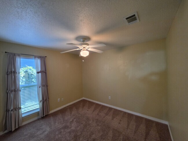 Building Photo - 148 Meadowbrook Ct
