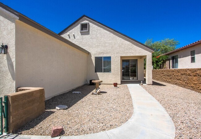 Building Photo - 3 Bedroom in Stoneridge