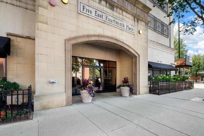 Building Photo - 5 E 14th Pl