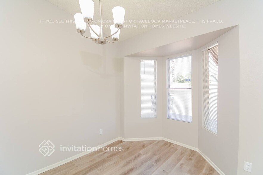 Building Photo - 11102 W Glenrosa Ave