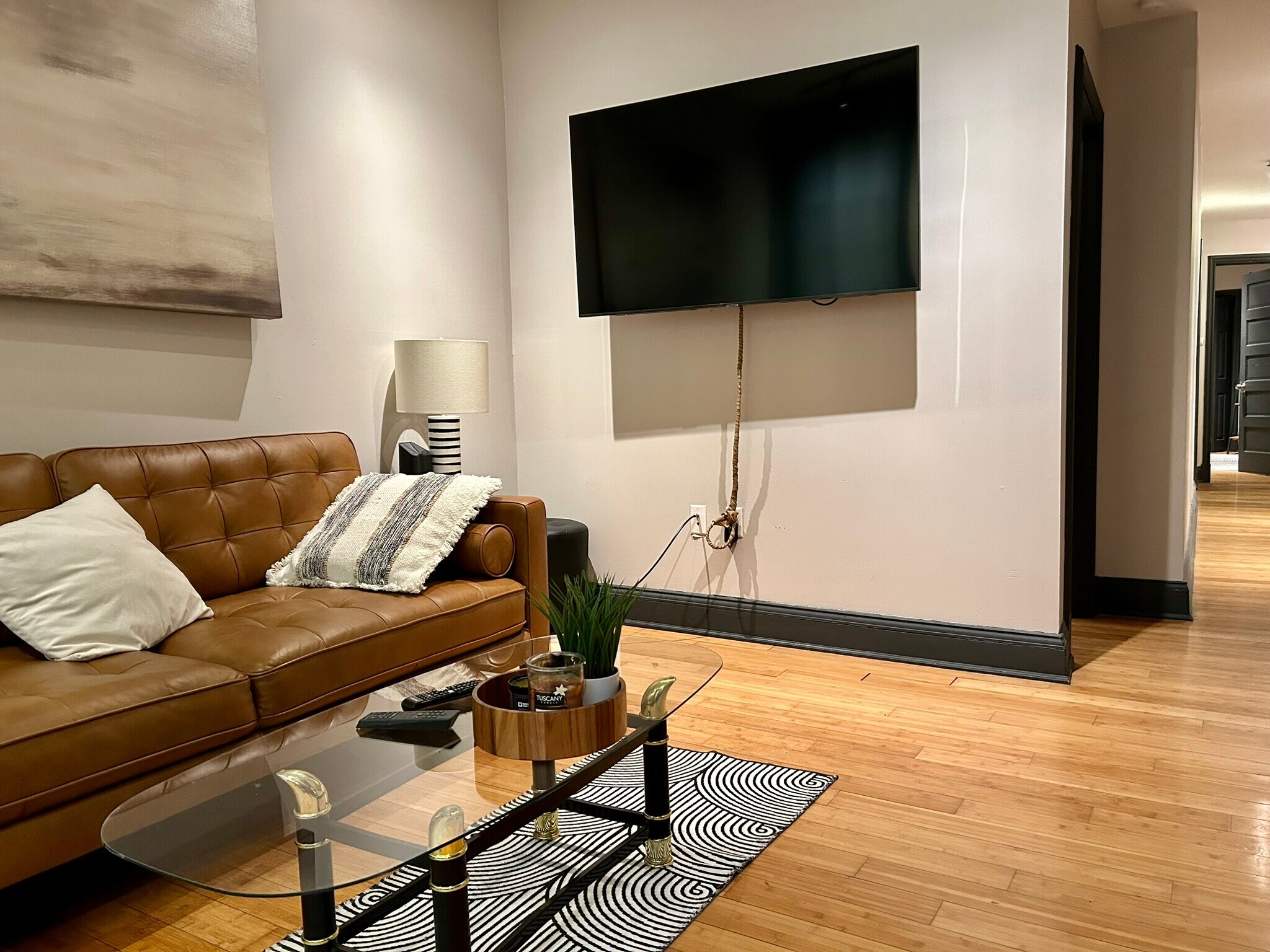 Building Photo - 225 E King St