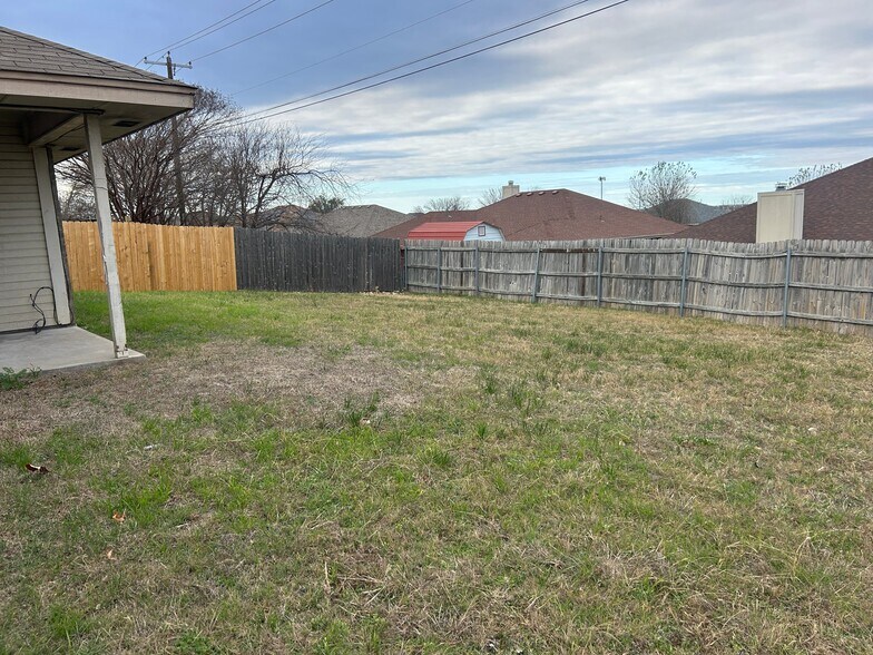 Building Photo - 2707 Mason Dr