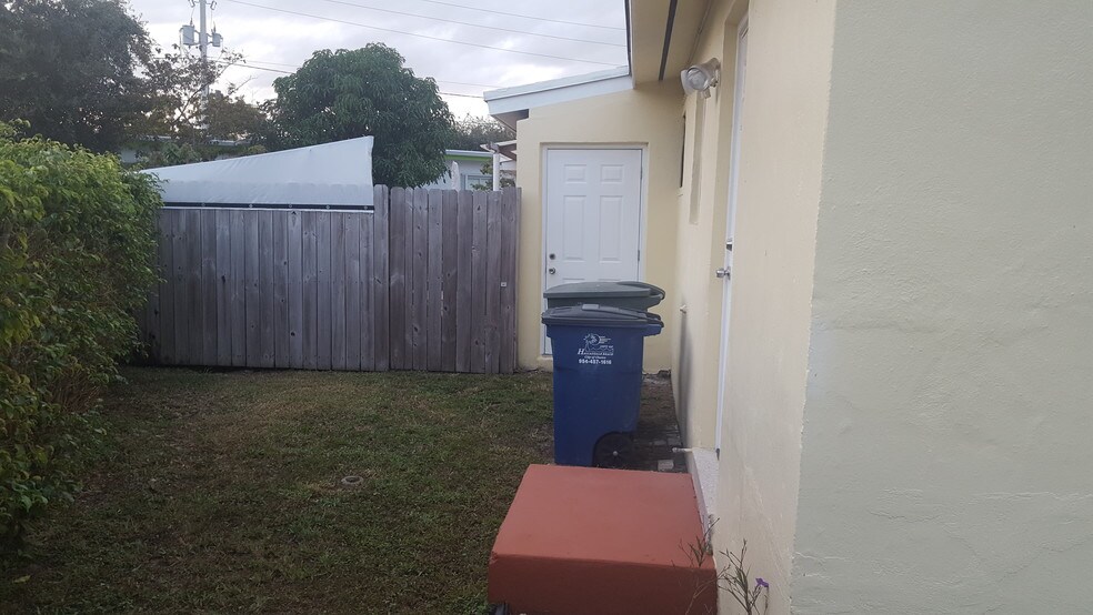 Back yard - 900 SW 7th Terrace