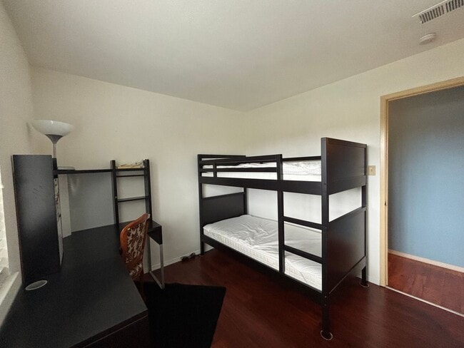Building Photo - Beautiful Single-Story Townhome on Corner Lot with Private Courtyard & 2-Car Garage
