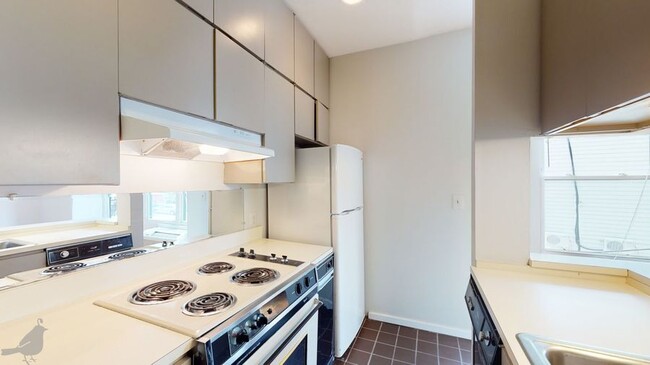 Building Photo - Stylish Studio in Adams Morgan! Amazing Lo...