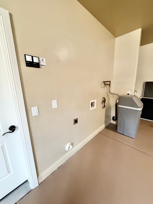 Building Photo - Beautiful 4 bed 2.5 bath Home!