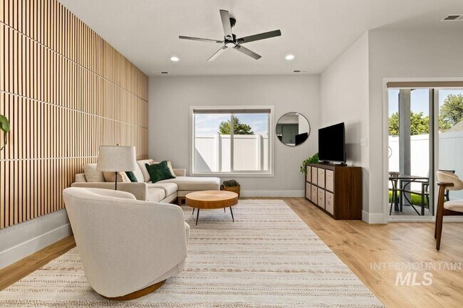 Building Photo - 10494 W Shields Ave